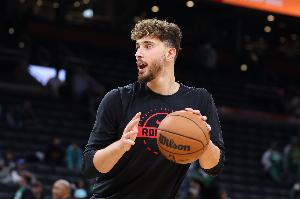 掉链子！申京关键时刻出现失误并被封盖 掘金牢牢占据场上主动