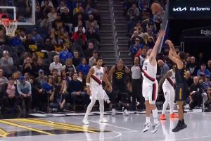 漂亮的三分很帅气！库里第二节突然爆发 连轰5个三分！