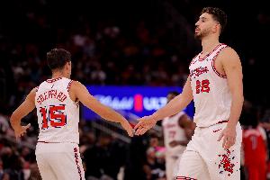 谢泼德：申京和杜兰特被包夹吸引防守 让我有更多空位机会