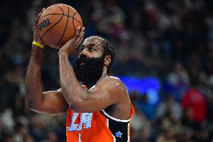 历史仅四人在35岁后达成半场35分：哈登、库里、科比、克劳福德