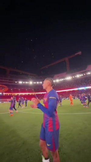 这才是家巴萨时隔2年半重回诺坎普 球员与球迷共赏美丽烟花秀