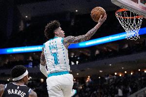 美记：虽然黄蜂不急于交易三球 但他们让其他队感觉愿意听取报价