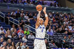 莫斯利：班凯罗仍在进行非对抗性训练 已能增加心肺功能训练量