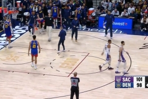 传射建功！威少助攻克利福德上篮得手 随后反击打中轰停掘金