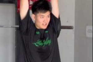 辽宁男篮全力备战体测！刘星言的三分球训练