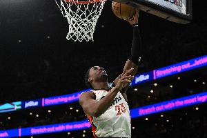 活塞客战雄鹿：托哈伤缺9场后复出 杰登·艾维迎个人赛季首秀