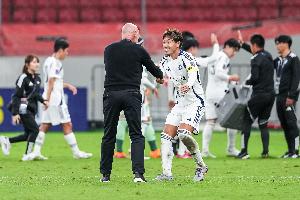 记者：海港最要紧任务是续约穆斯卡特，夺冠不续约说不过去