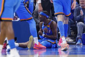 无敌！亚历山大18中13怒砍37分5板7助2断11次三节打卡！