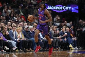 内外开花！沃尔特起飞双手暴扣 随后外线开炮三分穿针