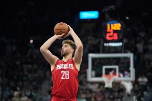 申京/亚当斯/谢泼德同场且KD下场时 进攻效率122.5&净效率+25.1