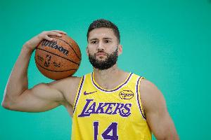 雷迪克：克莱伯下半场通过他的身体对抗改变了比赛局势