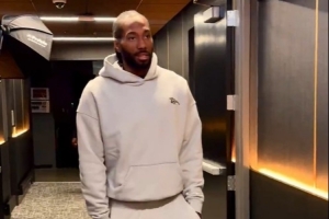 可算是回来了！快船官方晒莱昂纳德到场 此前已连续缺席10场