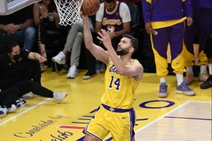 湖记：湖人应该减少文森特时间 尝试克莱伯&海斯或艾顿的双塔