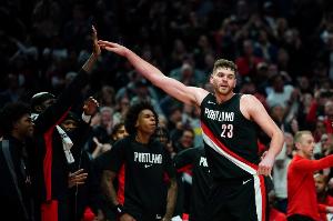 内线支柱！克林根9中5拿到14分12板4助1断1帽