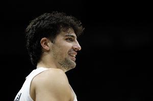 八倍镜在手！阿夫迪亚外线开炮三分还有 本场三分已6中5