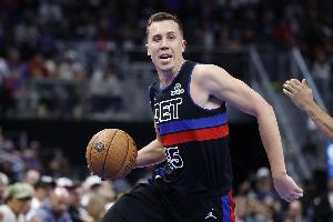 今天手感冰凉！邓罗10中2&三分8中1仅拿9分4板 但正负值+15