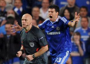 马卡回顾巴萨蓝军交锋名场面：穆帅怒斥梅西演戏、小白绝平