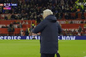 酣畅淋漓！哨响后莫耶斯握拳振臂，看到阿莫林急忙上前握手