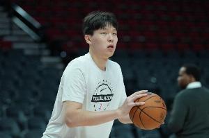 媒体人：开拓者快下放杨瀚森 时间不稳定不如去G联盟 真耽误功夫