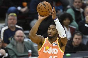 醒得太晚！米切尔20中6拿到17分1板8助1断 末节10分