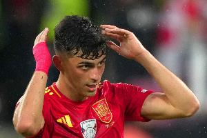 西班牙队为佩德里庆生：他好像一直在为我们踢球，继续吐舌头吧