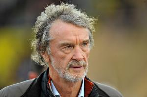 邮报：4个曼联球迷团体签署公开信，呼吁俱乐部冻结主场票价2年