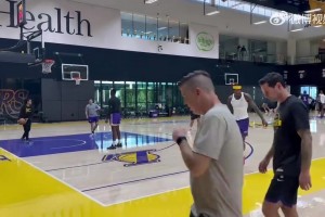 这就是状元的威力！弗拉格训练中攻防兼备，甚至大帽浓眉！