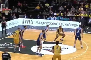 湖记：老詹团队已和湖人进行沟通，他们希望球队对老詹的使用谨慎