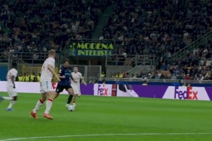 若英超和欧冠只能选一个，想了15秒后斯洛特艰难的给出答案！