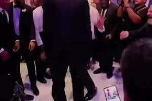 年轻气盛！弗拉格队内训练面对浓眉不落下风！队友全部盛赞！