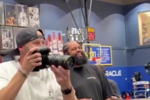 王哲林硬刚考辛斯对比易建联硬刚加索尔，谁的力量更强？