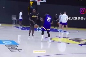 卧槽，外国小伙这弹跳炸裂啊，吃弹簧长大的？