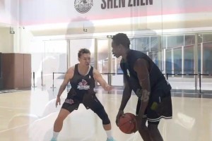 怪物天赋！达尔-菲格身高1米88臂展2米08摸高3米6！