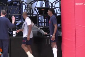 帕金斯谈威少无球可打：我警告过他，结果他老婆给我写小作文！