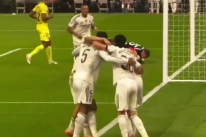 对内氛围和谐！姆巴佩暖心让点，进球后一起开心庆祝