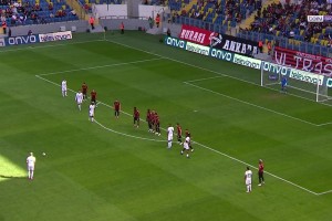 小哈吉任意球世界波！距老哈吉首个任意球已过10640天