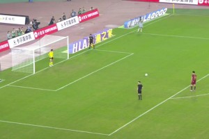 全网搜寻苏超“开光女球迷”，连云港队点球大战时被她作法