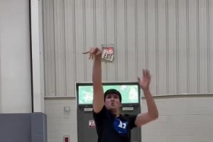 打篮球的人是怎么调整弹道的