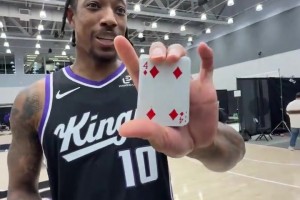 松弛感！英语最中式的NBA球员！杨瀚森才是真正的社交“悍匪”！