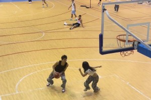 火箭新援戴维森曾表演胯下扣篮这弹跳力和杰伦-格林一桌的！