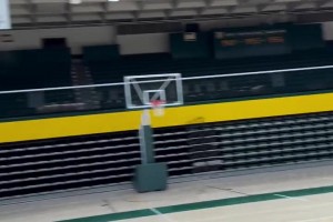 身体素质可以！王俊杰训练中即兴来了个180单手劈扣