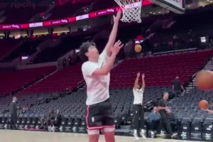 把终结练好杨瀚森将迎来主场首秀，热身猛练小勾手~