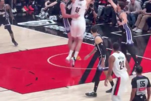 燃炸杨瀚森丝滑背运+背转身梦幻脚步上进！给尤班克斯上课！