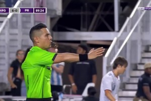 秀儿！梅西脚后跟助攻劳塔罗破门，进球后塔罗深情拥抱梅西