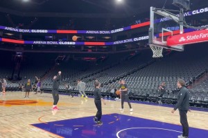 手感柔和！~东契奇投篮训练中 今晚将迎来季前赛首秀？