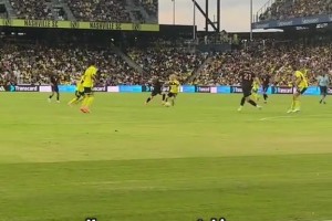 接化发！现场实拍梅西这球进得是真潇洒流畅