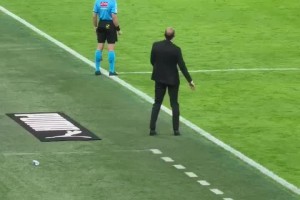 球迷实拍！阿莱格里在场边呼叫球员登场