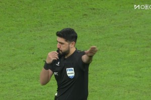 闹麻了！网友整活：国安化身“鸡排哥”迎接最后几轮的对手