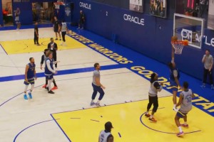 天赋最炸裂的男人！伊巴卡现身雷霆训练场，与工作人员热聊