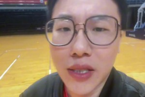 主持人孔祥宇惊叹：我滴妈！文班去少林回来变超级赛亚人了！